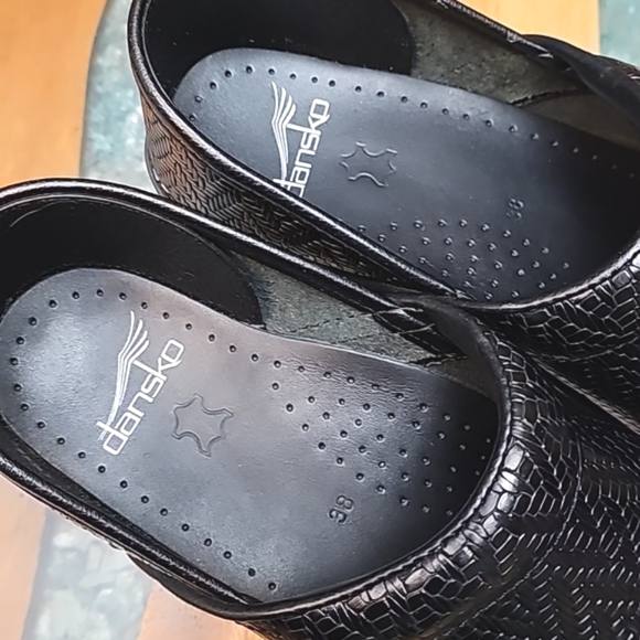 Dansko Professional Black Leather Shoes Textured Clogs | Size 38 EU / 8 US - Picture 7 of 11